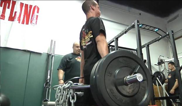 C:\Users\John\Desktop\VHW and Client Pics\picsforeow\Trap Bar Deadlift Vs Chains.jpg